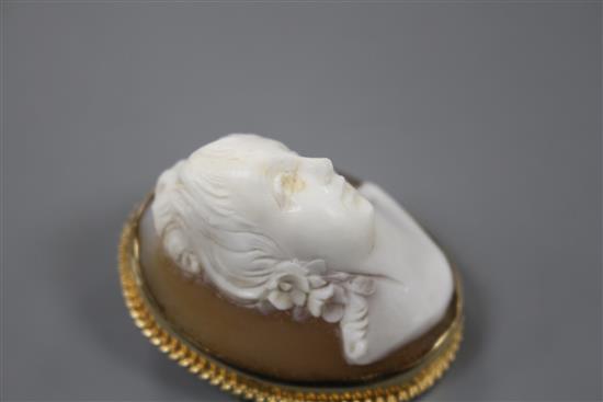 A modern 9ct gold mounted oval cameo brooch, carved with the bust of a lady to sinister,